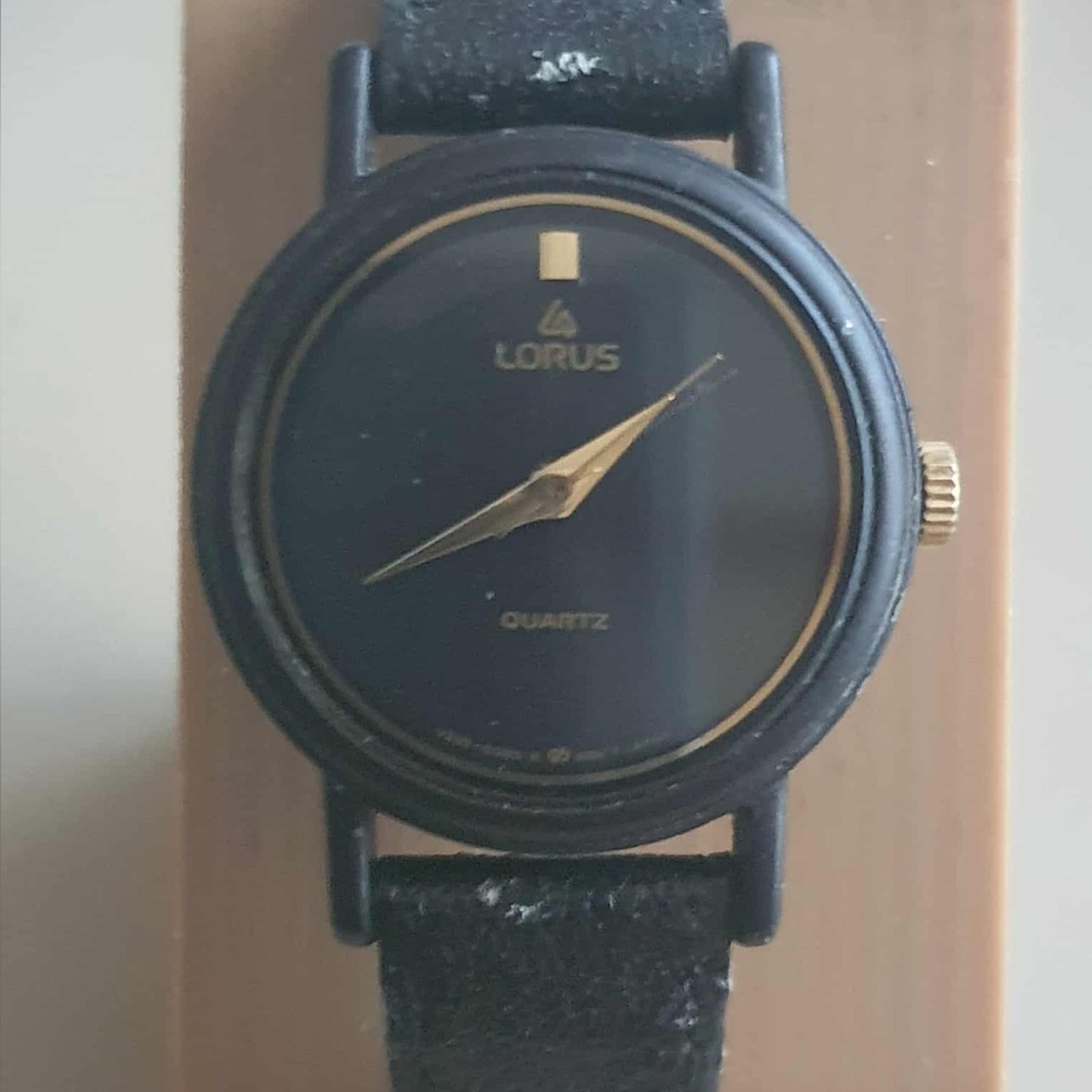 🦋10/$20🦋 Vtg Lorus Black/Goldtone Leather Women's Watch